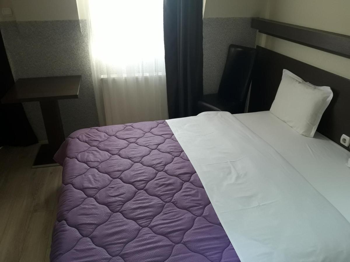Hotel Prenociste Konstantin 2008 à Ni Extérieur photo