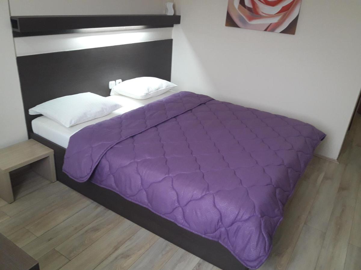 Hotel Prenociste Konstantin 2008 à Ni Extérieur photo