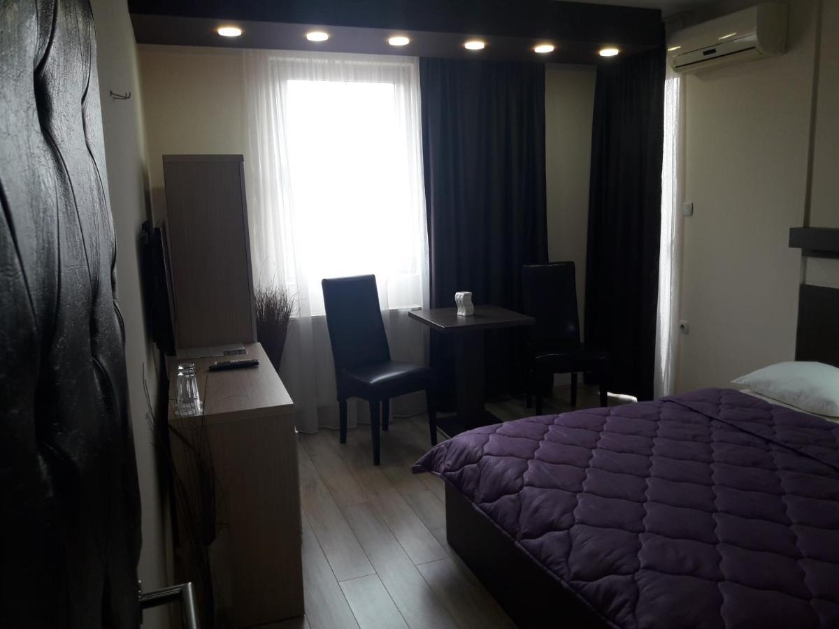 Hotel Prenociste Konstantin 2008 à Ni Extérieur photo
