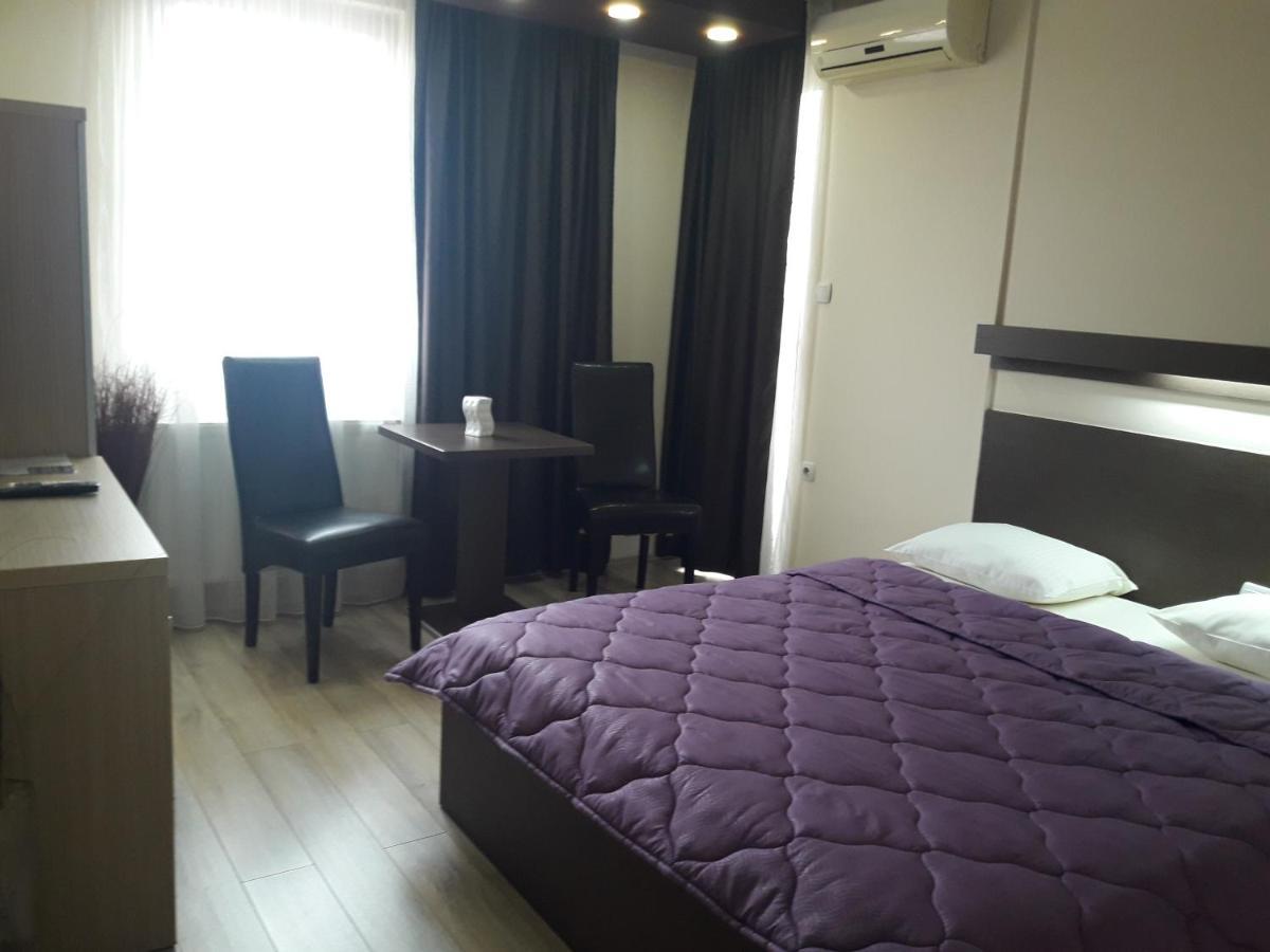 Hotel Prenociste Konstantin 2008 à Ni Extérieur photo