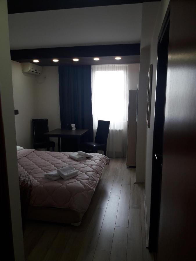 Hotel Prenociste Konstantin 2008 à Ni Extérieur photo